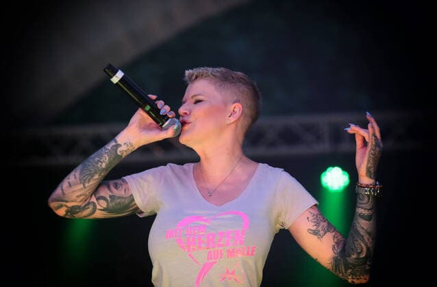 Melanie Müller bei ihrem Auftritt auf Rügen - sie hatte also nicht nur ein Herz für Malle