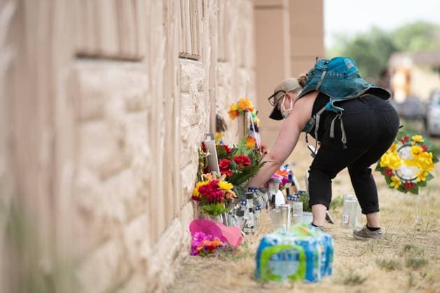 July 3, 2020, Aurora, Colorado, USA: Prior to the march for justice for Elijah McClain in Aurora on Friday, a protester adds to the ever growing memorial for Elijah McClain. Aurora USA - ZUMAt221 20200703_zap_t221_013 Copyright: xTylerxTomasellox