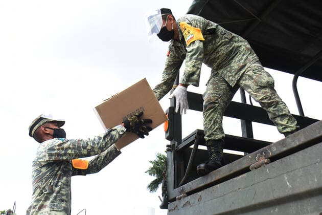 The Mexican Army unload medical supplies at Merida International Airport to help hospitals battle COVID-19. The Secretary of National Defense has moved 4,914,06 tons of medical supplies in different states of the country to face this pandemic. Where: Merida, Mexico When: 05 Jul 2020 Credit: Eyepix Cover Images **EDITORIAL USE ONLY** Copyright: xIlianaxSuarezx 40698034 EDITORIAL USE ONLY. NOT FOR USE BY NEWSPAPERS BASED IN THE UK.