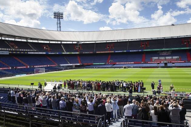 ROTTERDAM - Leerlingen ontvangen hun diploma in De Kuip. Wegens de maatregelen rondom het coronavirus vindt de diplomauitreiking van Het Lyceum Rotterdam op aangepaste wijze plaats. ANP PIETER STAM DE JONGE Copyright: xHollandsexHoogtex xxANPx x416831381x