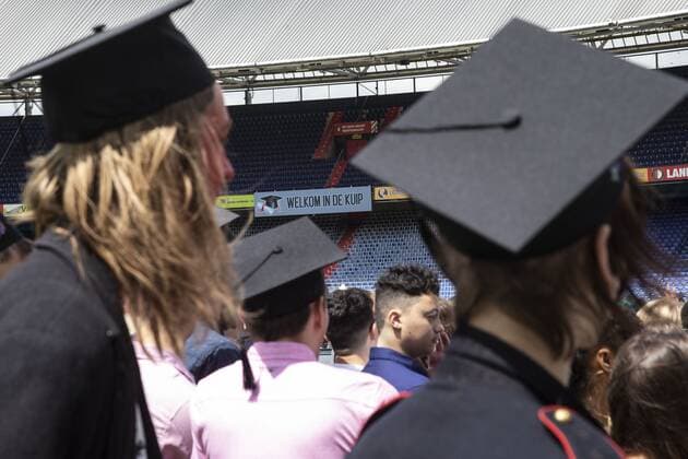 ROTTERDAM - Leerlingen ontvangen hun diploma in De Kuip. Wegens de maatregelen rondom het coronavirus vindt de diplomauitreiking van Het Lyceum Rotterdam op aangepaste wijze plaats. ANP PIETER STAM DE JONGE Copyright: xHollandsexHoogtex xxANPx x416831406x