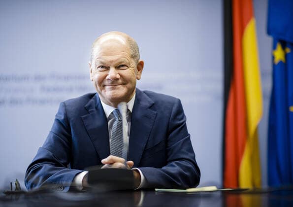 News Bilder des Tages Bundesfinanzminister Olaf Scholz, SPD, aufgenommen im Rahmen einer Videokonferenz mit Botschafterinnen und Botschaftern der EU-Mitgliedstaaten in Berlin. 08.07.2020. Berlin Deutschland *** Federal Minister of Finance Olaf Scholz, SPD, recorded during a video conference with ambassadors of the EU Member States in Berlin 08 07 2020 Berlin Germany Copyright: xFelixxZahn photothek.netx