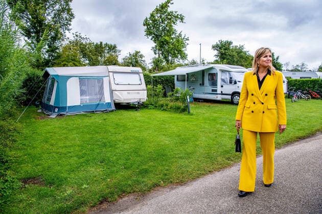Bilder des Jahres 2020, Entertainment 07 Juli Entertainment Themen der Woche KW28 Entertainment Bilder des Tages 08-07-2020 Zeeland Queen Máxima visited the tourism sector, climbing forest in Westenschouwen and Ons Buiten campsite in Oostkapelle, in the province of Zeeland.  Copyright: xPPEx