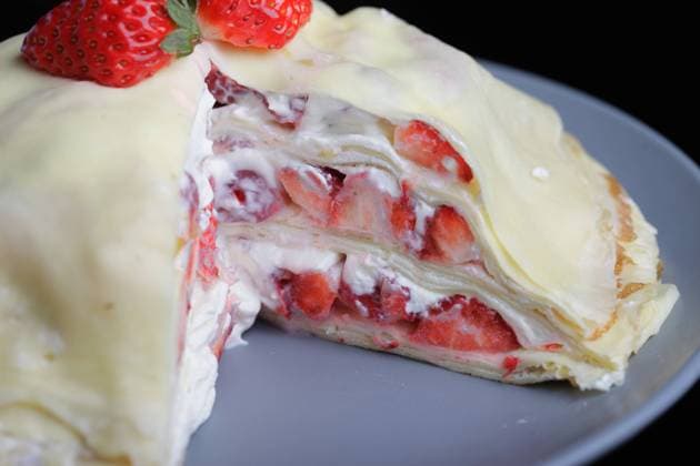 Strawberry cake  412937311453970437