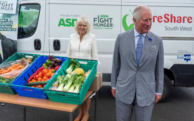 Bilder des Jahres 2020, Entertainment 07 Juli Entertainment Themen der Woche KW28 Entertainment Bilder des Tages . 09 07 2020. Bristol, United Kingdom. The Prince of Wales and the Duchess of Cornwall during a visit to a Asda Distribution Centre in Bristol, United Kingdom, where they thanked staff who have kept the countryÕs vital food supplies moving throughout the coronavirus pandemic.  xPoolx xi-Imagesx IIM-21408-0007