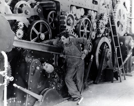 MODERN TIMES CHESTER CONKLIN AND CHARLIE CHAPLIN Date: 1936. Strictly editorial use only in conjunction with the promotion of the film. Credit line mandatory. This image is copyright of the film company and is supplied under the terms of issue as film still. No commercial or book cover use permitted without prior consent from the film company.  Mandatory credit line: Image courtesy UNITED ARTISTS Ronald Grant Archive Mary Evans