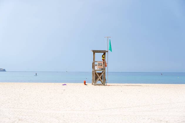 Leerer Strand an der Playa de Palma während der Hochsaison 2020;Leerer Strand an der Playa de Palma während der Hochsaison 2020, Mallorca Belearen Spanien Playa de Palma