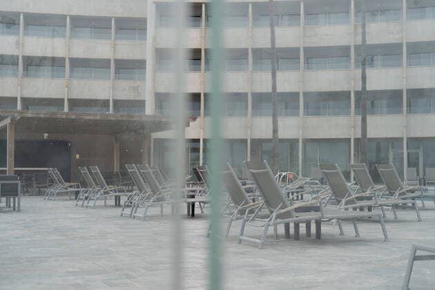 Bereits vor Einführung einer verschärften Maskenpflicht blieben viele Hotels und Restaurants an der Playa de Palma und auf ganz Mallorca geschlossen - -;Bereits vor Einführung einer verschärften Maskenpflicht blieben viele Hotels und Restaurants an der Playa de Palma und auf ganz Mallorca geschlossen - -, Mallorca Belearen Spanien Playa de Palma