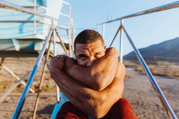 Creative Highlights Symbolfotos portrait of male with piercing eyes and arms wrapped around his face Malibu, CA, United States CR_ATAD200703-441855-01 ,model released, Symbolfoto