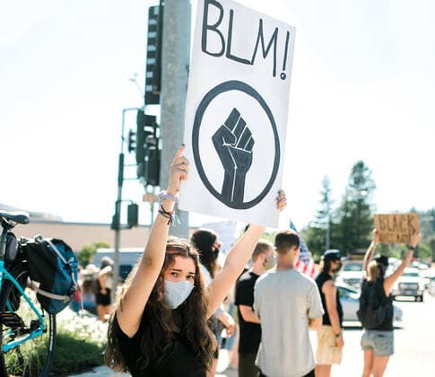 IMAGO Creative: Neue Aussichten Peaceful Demonstrations in Rural Grass Valley, California Protest Grass Valley, CA, United States CR_LEVO200628-423508-01 ,model released, Symbolfoto