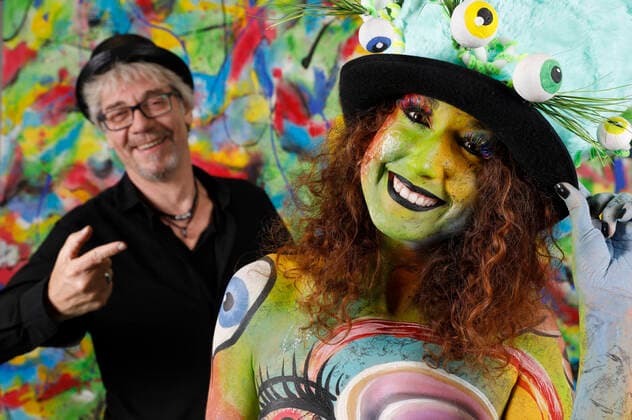 Das World Bodypaiting Festival 2020 fand aufgrund der Corona-Pandemie online statt. Unter dem vorgegebenen Motto Psychedelic Circus verwandelte BodyArt-Künstler Jörg Düsterwald sein Model Lena in einen psychedelischen Mad Hatter. Hameln, 10.07.2020