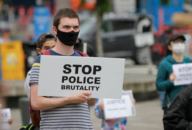 (200711) -- VANCOUVER, July 11, 2020 -- A protester participates in the anti police brutality rally in Vancouver, British Columbia, Canada, July 11, 2020. Thousands of people in several cities in British Columbia took part in the anti police brutality rally on Saturday. (Photo by Xinhua) CANADA-VANCOUVER-ANTI POLICE BRUTALITY-PROTEST LiangxSen 
