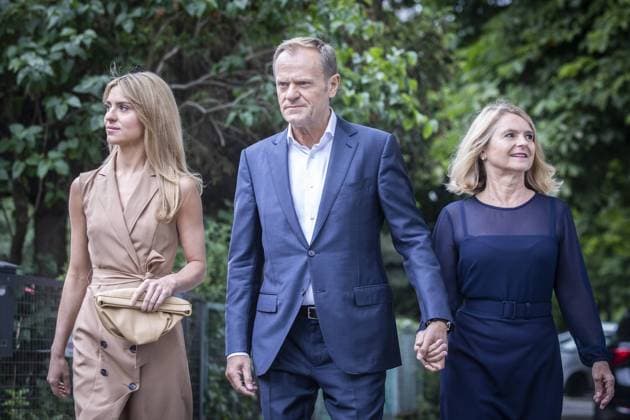 Presidential election in Poland Donald Tusk, the former President of the European Council and the current president of the European People s Party with his wife Malgorzata Tusk and their daughter Katarzyna Tusk-Cudna cast their ballots at a polling place on July 12, 2020 in Sopot, Poland EN_01436565_0072 