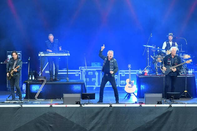 Bilder des Jahres 2020, Entertainment 07 Juli Entertainment Themen der Woche KW28 Höhner - Strandkorb Open Air am 11.07.2020 im SparkassenPark Mönchengladbach in Mönchengladbach Die Kölner Musikgruppe Höhner steht am 11.07.2020 m SparkassenPark Mönchengladbach in Mönchengladbach auf der Bühne. *** Höhner beach chair open air on 11 07 2020 at SparkassenPark Mönchengladbach in Mönchengladbach The Cologne music group Höhner will be on stage at 11 07 2020 m SparkassenPark Mönchengladbach in Mönchengladbach xRx