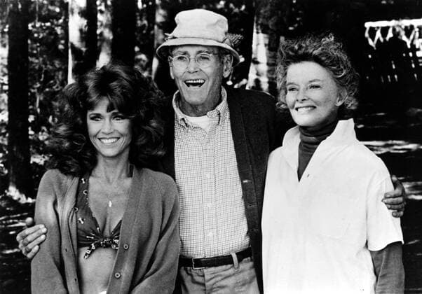 ON GOLDEN POND JANE FONDA, HENRY FONDA, KATHARINE HEPBURN Date: 1981. Strictly editorial use only in conjunction with the promotion of the film. Credit line mandatory. This image is copyright of the film company and is supplied under the terms of issue as film still. No commercial or book cover use permitted without prior consent from the film company.  Mandatory credit line: Image courtesy Ronald Grant Archive Mary Evans