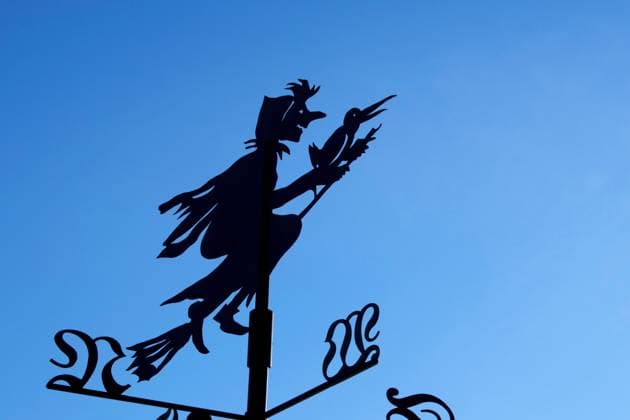 Hexe reitet auf einem Besen, Windrichtungsanzeiger, Deutschland, Hessen witch riding on a broom, wind direction indicator, Germany, Hesse BLWS622381 *** witch riding on a broom, wind direction indicator, Germany, Hessen witch riding on a broom, wind direction indicator, Germany, Hesse BLWS622381 Copyright: xblickwinkel McPHOTO A.xPulweyx