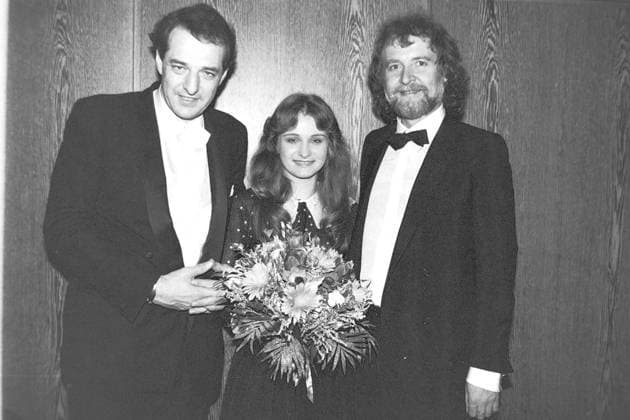 Archiv Ralph Siegel Nicole Bernd Meinunger Muenchen 1982 Archiv Motive Grandprix Gewinnerin Nicole Feier Muenchen *** Archive Ralph Seal Nicole Bernd Meinunger Munich 1982 Archive Motives Grandprix Winner Nicole Celebration Munich