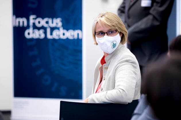 Bundesforschungsministerin Anja Karliczek. Besuch der Bundesforschungsministerin Anja Karliczek im ELISA-Testzentrum, 14.07.20 Luebeck Schleswig-Holstein Germany Copyright: xAgentur54Gradx xFelixxKoenigx