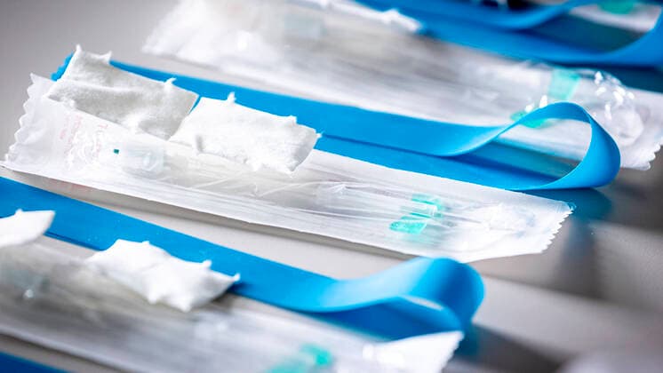 Auf einem Tisch liegen die Utensilien für die Testentnahme. Corona-Tests im Rahmen der ELISA-Studie der Uni Lübeck, Themenbild, Symbolbild, 14.07.20 Luebeck Schleswig-Holstein Germany Copyright: xAgentur54Gradx xFelixxKoenigx