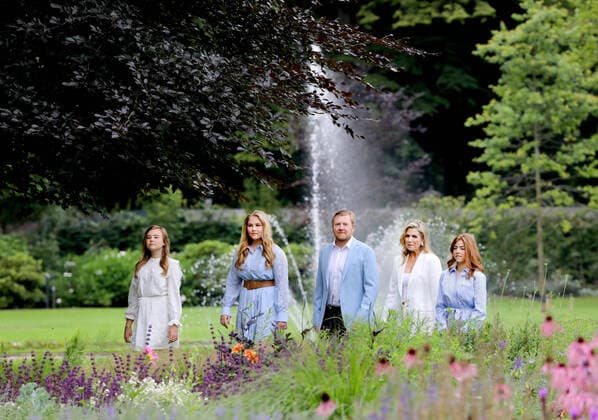Bilder des Jahres 2020, Entertainment 07 Juli News Bilder des Tages 17-07-2020 HtB Queen Maxima and King Willem-Alexander with Princess Amalia and Princess Alexia and Princess Ariane pose for the media during the annual photo session at palace Huis ten Bosch in The Hague.  Copyright: xPPEx