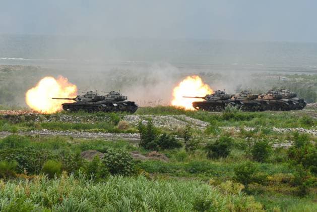 July 16, 2020, Taipei City, Taiwan, Taiwan: M60A3 tanks of the Taiwanese military drove on the west of seashore in Taichung City and fired at simulated targets during the 36th Han Kuang military drills, testing the ability of the force to repel invasion in the face of China™s rising threat. Taipei City Taiwan - ZUMAs197 20200716_zaa_s197_105 Copyright: xYin-ShanxChiangx