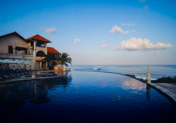 Filming infinity pool in Bali, Indonesia, August 2009  475331546904657941
