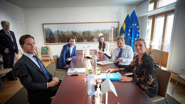 News Bilder des Tages (200719) -- BRUSSELS, July 19, 2020 (Xinhua) -- Dutch Prime Minister Mark Rutte (2nd L), Austrian Chancellor Sebastian Kurz (3rd L), Danish Prime Minister Mette Frederiksen (1st R), Swedish Prime Minister Stefan Lofven (2nd R) and Finnish Prime Minister Sanna Marin (3rd R) hold a meeting at the EU headquarters in Brussels, Belgium, July 19, 2020. A special summit grouping heads of state and government of the European Union (EU) member states on Saturday failed to reach consensus on its multiannual budget and an ambitious recovery plan designed to lift the bloc out of the crisis triggered by the coronavirus pandemic. The leaders will reconvene on Sunday noon, a spokesman for the European Council President Charles Michel said on Twitter l 