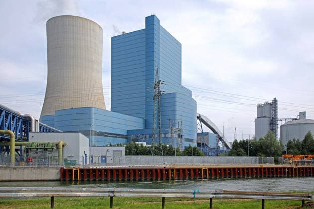 Das Konfliktkraftwerk Datteln 4 Das Steinkohlekraftwerk Datteln 4 am Dortmund-Ems-Kanal im Betriebsalltag Datteln Nordrhein-Westfalen Deutschland Datteln IV *** The conflict power plant Datteln 4 The hard coal-fired power plant Datteln 4 on the Dortmund Ems Canal in everyday operation Datteln North Rhine-Westphalia Germany Datteln IV