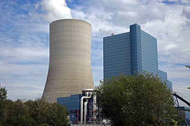 Das Konfliktkraftwerk Datteln 4 Das Steinkohlekraftwerk Datteln 4 am Dortmund-Ems-Kanal im Betriebsalltag Datteln Nordrhein-Westfalen Deutschland Datteln IV *** The conflict power plant Datteln 4 The hard coal-fired power plant Datteln 4 on the Dortmund Ems Canal in everyday operation Datteln North Rhine-Westphalia Germany Datteln IV