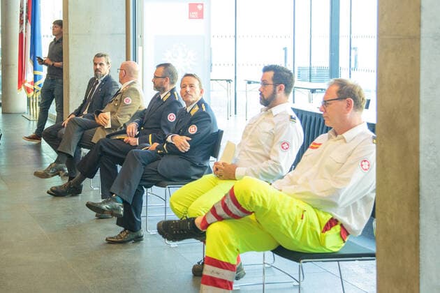 20200720 Neuvergabe des öffentlichen Rettungsdienstes in Tirol INNSBRUCK, ÖSTERREICH - JULY 20: Vertreter der Tiroler Rettungsorganisationen als Zuhörer bei der Neuvergabe des öffentlichen Rettungsdienstes in Tirol im Landhaus Innsbruck am July 20, 2020 in Innsbruck, Österreich. Innsbruck Landhaus Innsbruck Tirol Österreich
