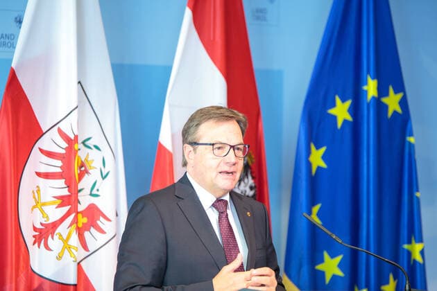 20200720 Neuvergabe des öffentlichen Rettungsdienstes in Tirol INNSBRUCK, ÖSTERREICH - JULY 20: Landeshauptmann Günther Platter bei der Neuvergabe des öffentlichen Rettungsdienstes in Tirol im Landhaus Innsbruck am July 20, 2020 in Innsbruck, Österreich. Innsbruck Landhaus Innsbruck Tirol Österreich