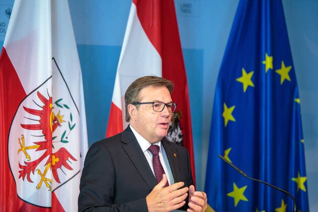 20200720 Neuvergabe des öffentlichen Rettungsdienstes in Tirol INNSBRUCK, ÖSTERREICH - JULY 20: Landeshauptmann Günther Platter bei der Neuvergabe des öffentlichen Rettungsdienstes in Tirol im Landhaus Innsbruck am July 20, 2020 in Innsbruck, Österreich. Innsbruck Landhaus Innsbruck Tirol Österreich