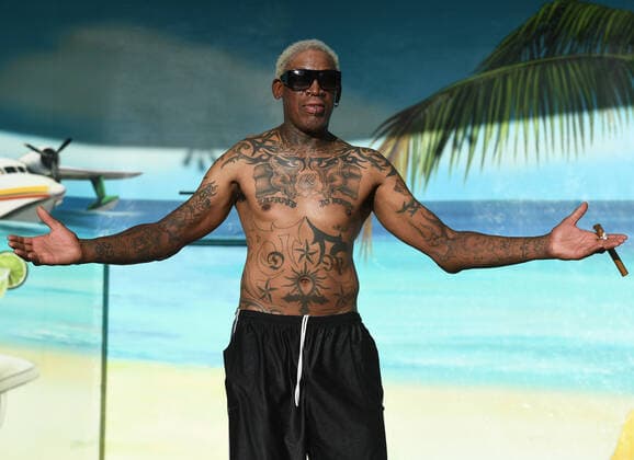 Entertainment Bilder des Tages HOLLYWOOD BEACH, FL - JULY 19: Dennis Rodman is seen out and about not wearing a mask at Fort Hollywood Beach Boardwalk on July 19, 2020 in Hollywood Beach, Florida. Copyright: xmpi04 MediaPunchx