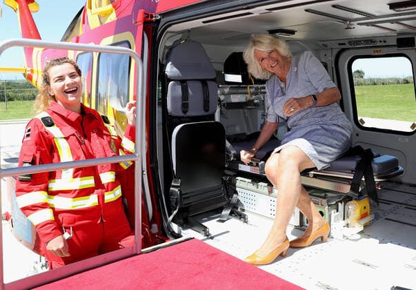 Bilder des Jahres 2020, Entertainment 07 Juli Entertainment Themen der Woche KW30 Entertainment Bilder des Tages . 20 07 2020. Newquay, United Kingdom. Camilla, Duchess of Cornwall during a visit to the Cornwall Air Ambulance Trust to launch the new Duchess of Cornwall helicopter, which marks her tenth year as Patron, in Newquay, United Kingdom.  xPoolx xi-Imagesx IIM-21461-0013