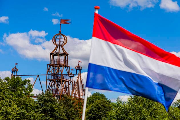 Bears, The Netherlands July 12, 2020 - Dutch flag waves at the Steel replica of the Uniastate designed by artist Bep Mulder. The monument, located in the northern province of Friesland forms the skeletal mirage of a lost 16th century stone building where a prominent family, the Unias, once lived in the modest village of Bears. CONSTRUCTION, PROJET ARTISTIQUE, MIRAGE, METAL, INSOLITE, ART MODERNE, PAYS BAS, ILLUSTRATION, BENELUX, BIZARRE, CURIEUX, CURIOSITE, CONSTRUIRE, PAYSAGE, NATURE, CAMAPGNE, REPLIQUE D UN CHATEAU, MOYEN AGE, MEMOIRE, PASSE, SOUVENIRS, MONUMENT, PROVINCE DE LA FRISE, CREATIF, CREATIVITE, LAND ART, ART PAYSAGER, CULTURE NEERLANDAISE, LIEU ISOLE, HISTOIRE, VIDE, ABSENCE, DESIGN, INSPIRATION, IMAGINAIRE, IMAGINATION, REV Copyright: xVincentxIsorex
