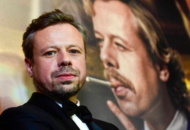 Bilder des Jahres 2020, Entertainment 07 Juli Entertainment Themen der Woche KW30 Entertainment Bilder des Tages Actor Viktor Dvorak poses in cafe Lucerna prior to the premiere of film Havel directed by Slavek Horak in Lucerna cinema, Prague, Czech Republic, on Tuesday, July 21, 2020. (CTKxPhoto RomanxVondrous) CTKPhotoP202007210757801 vnd 2