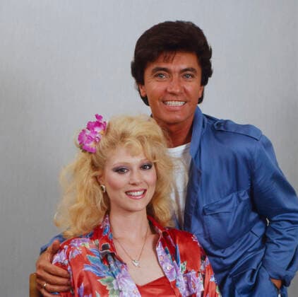 Audrey Landers Audrey Landers, amerikanische Schauspielerin und Sängerin, mit Schlagersänger Rex Gildo, Deutschland um 1985. American actress and singer Audrey Landers with German schlager singer Rex Gildo, Germany around 1985., Deutschland Copyright: HelmutxReiss UnitedArchives830002855 EDITORIAL USE ONLY