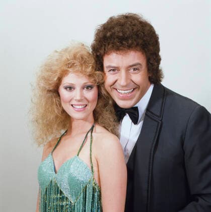 Audrey Landers Audrey Landers, amerikanische Schauspielerin und Sängerin, und Schlagersänger Tony Marshall, Deutschland um 1985. American actress and singer Audrey Landers and German schlager singer Tony Marshall, Germany around 1985., Deutschland Copyright: HelmutxReiss UnitedArchives830002861 EDITORIAL USE ONLY