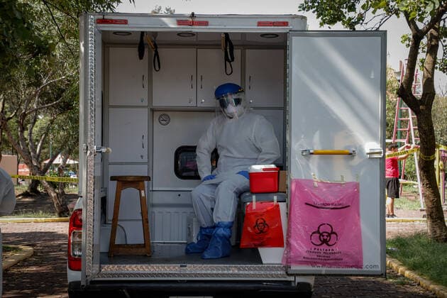 (200723) -- MEXICO CITY, July 23, 2020 (Xinhua) -- A medical worker prepares to conduct COVID-19 test for residents in Mexico City, Mexico, July 22, 2020. Mexico s Health Ministry on Wednesday reported 6,019 new confirmed COVID-19 cases, bringing the total in the country to 362,274 cases. (Xinhua) MEXICO-MEXICO CITY-COVID-19 