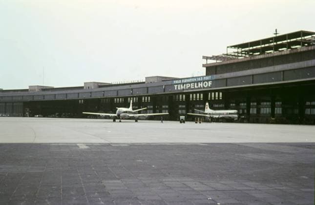 Flughafen Tempelhof GER, Berlin,ca. 1970, Flughafen Tempelhof *** Airport Tempelhof GER, Berlin,ca 1970, Airport Tempelhof