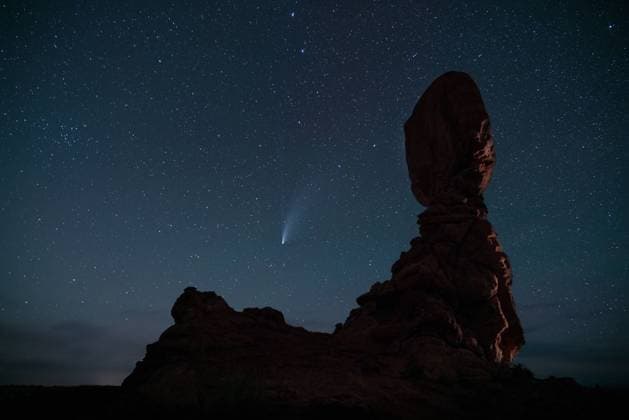 Creative Highlights World Comet Neowise and Balancei Rock in Arches National Park near Moab, Utah. Moab Arches National Park Utah United States Copyright: xJonxG.xFullerx JGF-night-Comet Neowise-US-UT-3826