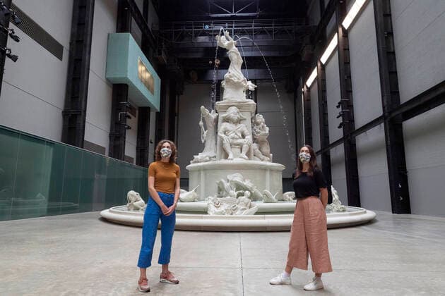 Bilder des Jahres 2020, Entertainment 07 Juli Entertainment Themen der Woche KW30 Entertainment Bilder des Tages Entertainment Bilder des Tages (200724) -- LONDON, July 24, 2020 (Xinhua) -- Staff members wearing face masks stand in front of an art installation during a press preview for the reopening of the Tate Modern art museum in London, Britain, on July 24, 2020. Art museums Tate Modern, Tate Britain, Tate Liverpool and Tate St Ives will reopen to the public from July 27 after their closure due to the COVID-19 pandemic. (Photo by Ray Tang Xinhua) BRITAIN-LONDON-ART MUSEUMS-TATE-REOPENING 