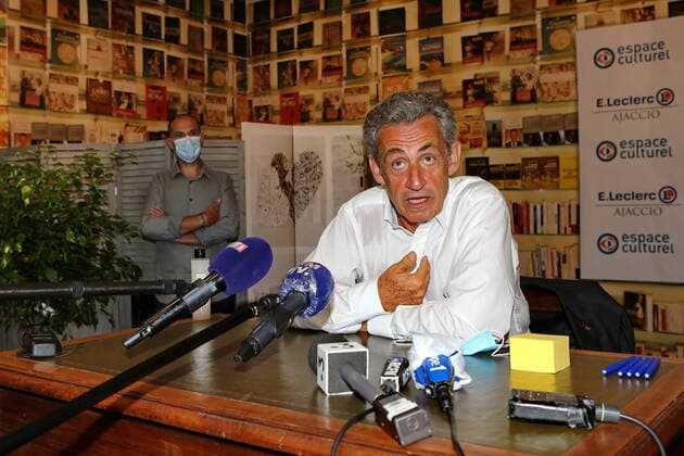 Bilder des Jahres 2020, Entertainment 07 Juli Entertainment Themen der Woche KW30 Entertainment Bilder des Tages Frankreich, Nicolas Sarkozy Buchpräsentation in Ajaccio Nicolas Sarkozy en dedicace a l espace culturel du centre leclerc de Baleone a Ajaccio pour la sortie de son nouveau livre Le Temps des tempetes NEWS : Nicolas Sarkozy dedicace son livre Le Temps des tempetes - Ajaccio - 24 07 2020 GERARDPIERLOVISI PANORAMIC 