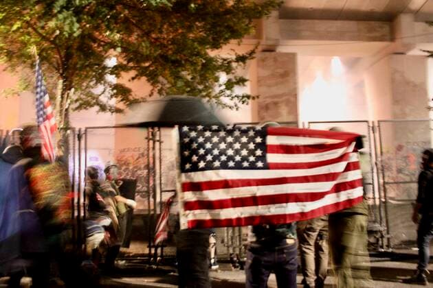 July 24, 2020, Portland, Oregon, U.S: Protestors in Portland hold American Flags to remind people this is America, where freedom to assembly, free speech and free press are the foundation of our nation. Portland U.S. - ZUMAk144 20200724_znp_k144_102 Copyright: xAmyxKatzx