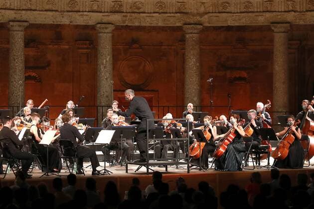 Russian conductor and violinist based in Finland, Dimas Slobodeniouk (c), conducts the Galician Symphony Orchestra, during the concert offered at the 69th edition of the Granada International Music and Dance Festival, at the Palace of Carlos V, in Granada, southern Spain, 25 July 2020. 69th edition of the Granada International Music and Dance Festival !ACHTUNG: NUR REDAKTIONELLE NUTZUNG!  Copyright: xPepexTorresx GRAF4902 20200726-637313192705243592