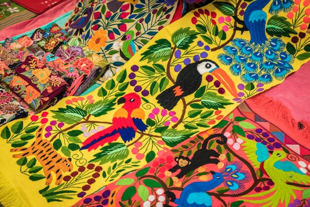 Hand embroidered artisan goods; Zinacantan, Chiapas, Mexico  Copyright: Dosfotos 13551642