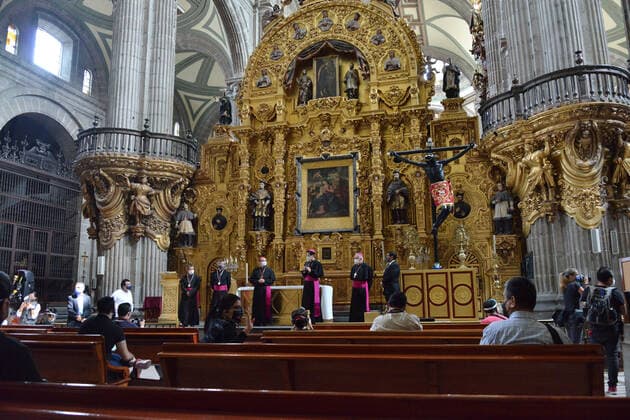 Following an easing of restrictions related to COVID-19, the Catholic church celebrated its first Mass on July 26th, 2020 at the Metropolitan Cathedral in Mexico City downtown. Where: Mexico City, Mexico When: 26 Jul 2020 Credit: Eyepix Cover Images **EDITORIAL USE ONLY** Copyright: xCarlosxTischlerx 40739835 EDITORIAL USE ONLY. NOT FOR USE BY NEWSPAPERS BASED IN THE UK.