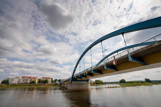 Die Stadtbrücke über die Oder verbindet Frankfurt Oder und die polnische Stadt Slubice (Foto). Foto: Volker Hohlfeld Stadtbrücke