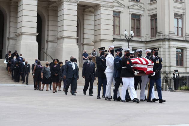 Bilder des Jahres 2020, News 07 Juli News Themen der Woche KW31 News Bilder des Tages July 30, 2020, Atlanta, Georgia, USA: An honor guard, followed by members of Georgia s Black Caucus, carries the casket of Rep. John Lewis from the Capitol on July 30, 2020 in Atlanta, Georgia. On the sixth day of the Celebration of Life for Rep. John Lewis, after traveling via motorcade from the Georgia state Capitol where he was lying in state overnight, his funeral is to be held at Ebeneezer Baptist Church in Atlanta, with burial to follow. Atlanta USA - ZUMAm67_ 20200412_zaf_m67_055 Copyright: xAlyssaxPointerx
