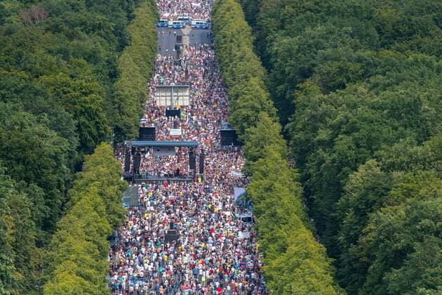 Bilder des Jahres 2020, News 08 August News Themen der Woche KW31 News Bilder des Tages Berlin, Anti-Corona-Protest Deutschland, Berlin - 01.08.2020: Im Bild ist der Anti-Corona-Protest auf der Straße des 17. Juni zu sehen. Berlin Berlin Deutschland *** Berlin, Anti Corona Protest Germany, Berlin 01 08 2020 The picture shows the Anti Corona Protest on the Straße des 17 Juni Berlin Berlin Germany